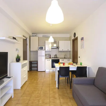 3v With Pool Apartament