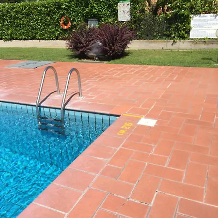 3v With Pool *